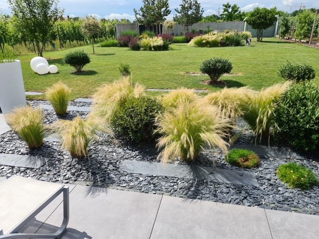 Comment am&eacute;nager un jardin min&eacute;ral sans perdre en verdure ? Cernay