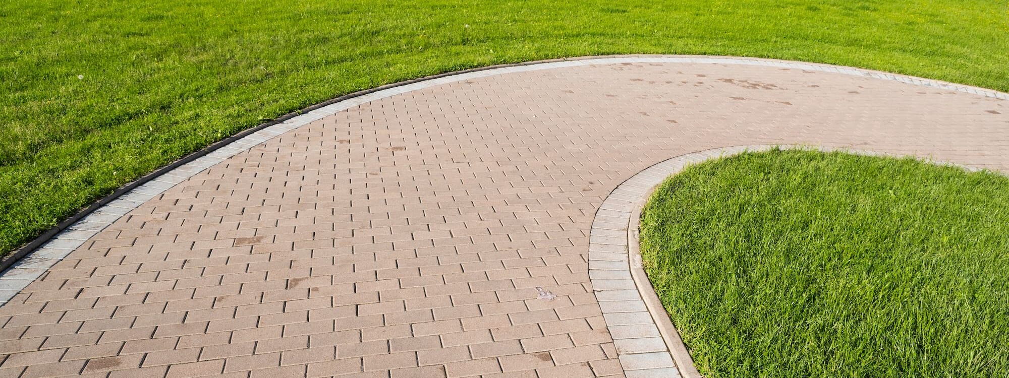 PAVES_ALLEE_JARDIN 2000X750 | Wittersheim parcs et jardins Quels pavés choisir pour un chemin de jardin à la fois stable et esthétique ? Erstein